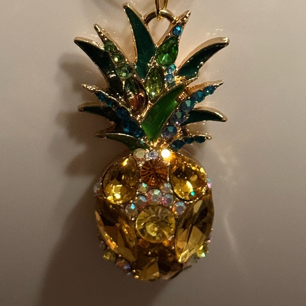 NEW Colorful Chunky Bling Pineapple Brooch - Picture 2 of 3